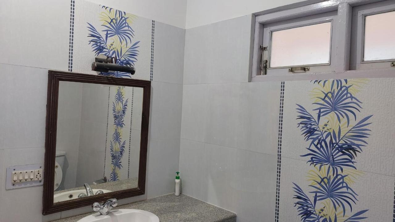 Hotel Sunshine Дармсала Екстер'єр фото